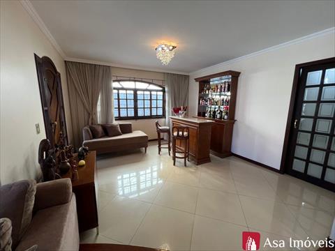 Residência para locacao no Orleans em Curitiba com 200m² por R$ 5.625,00