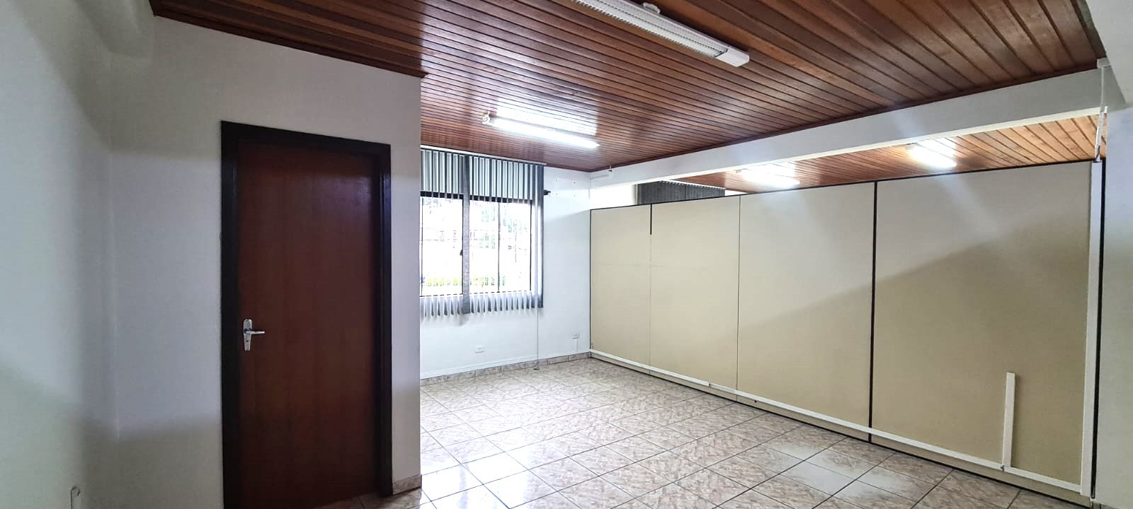 Loja para locacao no Uberaba em Curitiba com 40m² por R$ 1.500,00