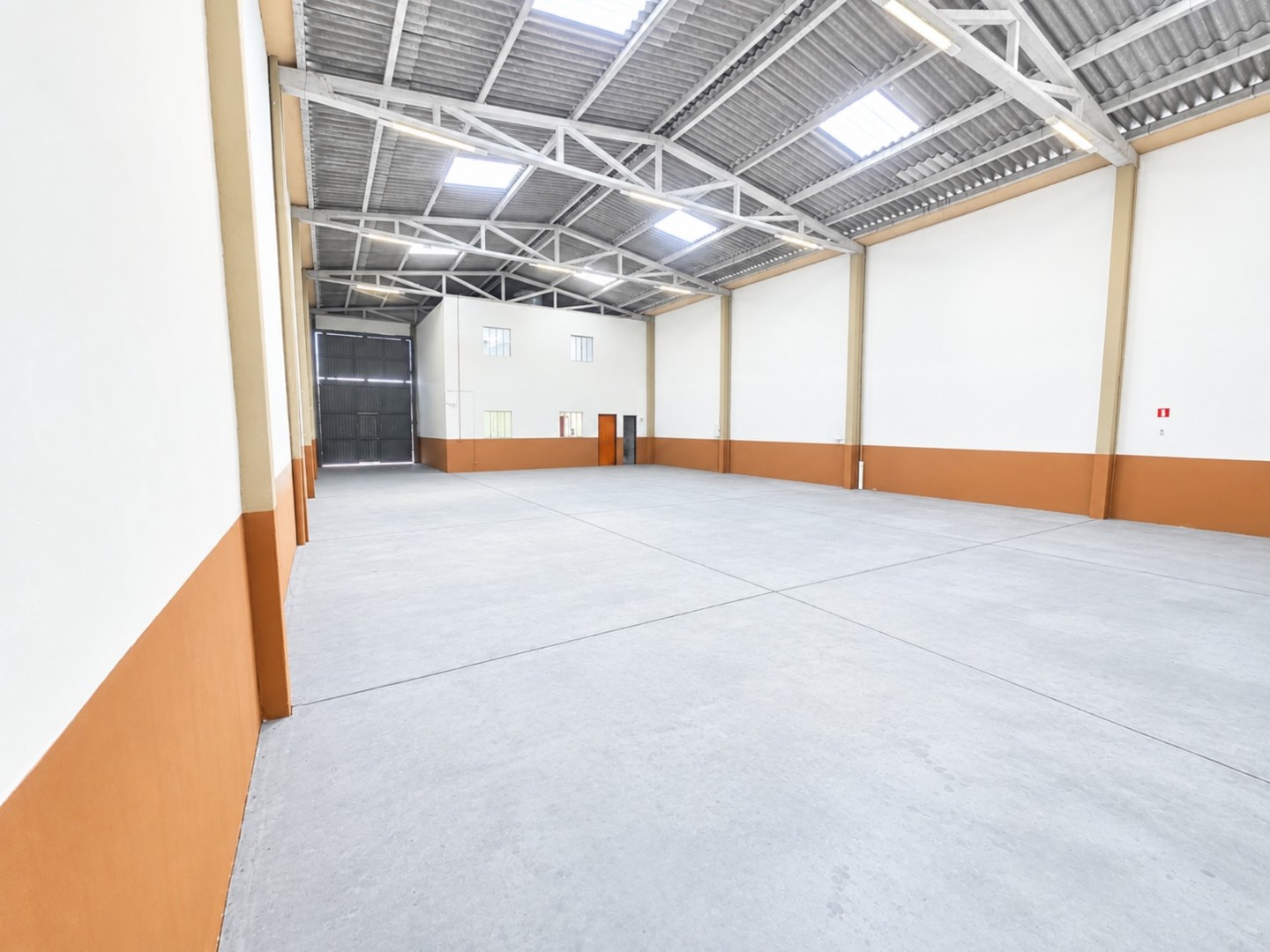 Barracão para locacao no Boqueirao em Curitiba com 690m² por R$ 10.000,00