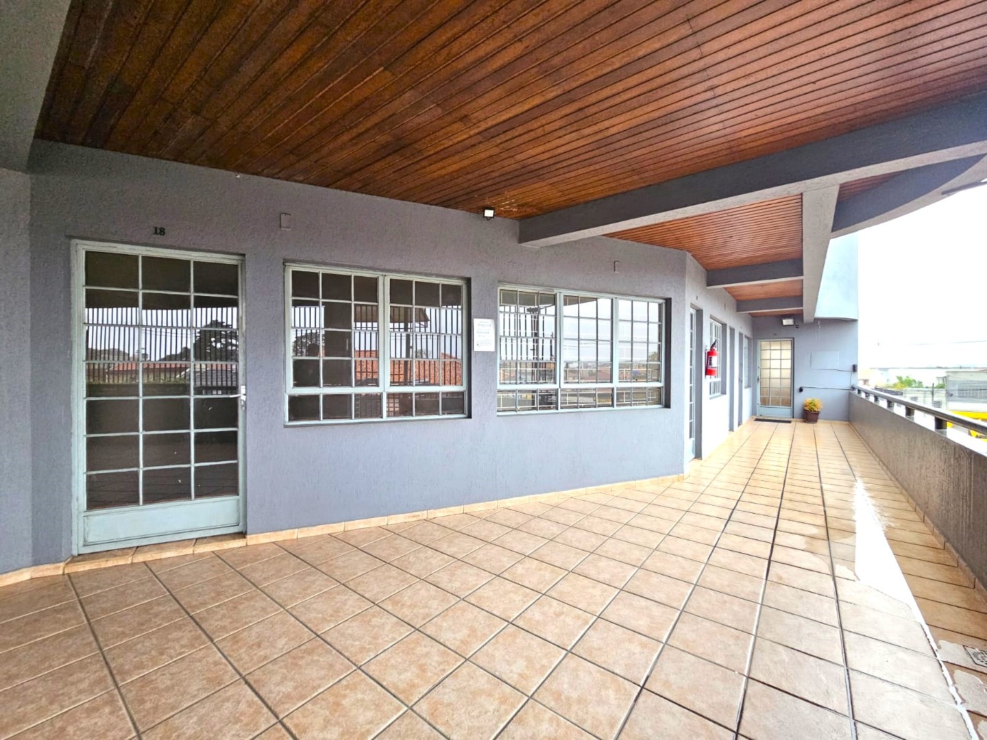 Conjunto Comercial para locacao no Uberaba em Curitiba com 23m² por R$ 700,00