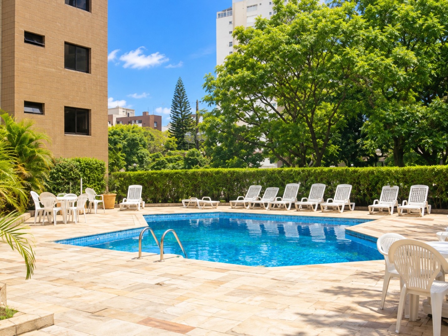 Apartamento para locacao no Agua Verde em Curitiba com 132,73m² por R$ 4.500,00