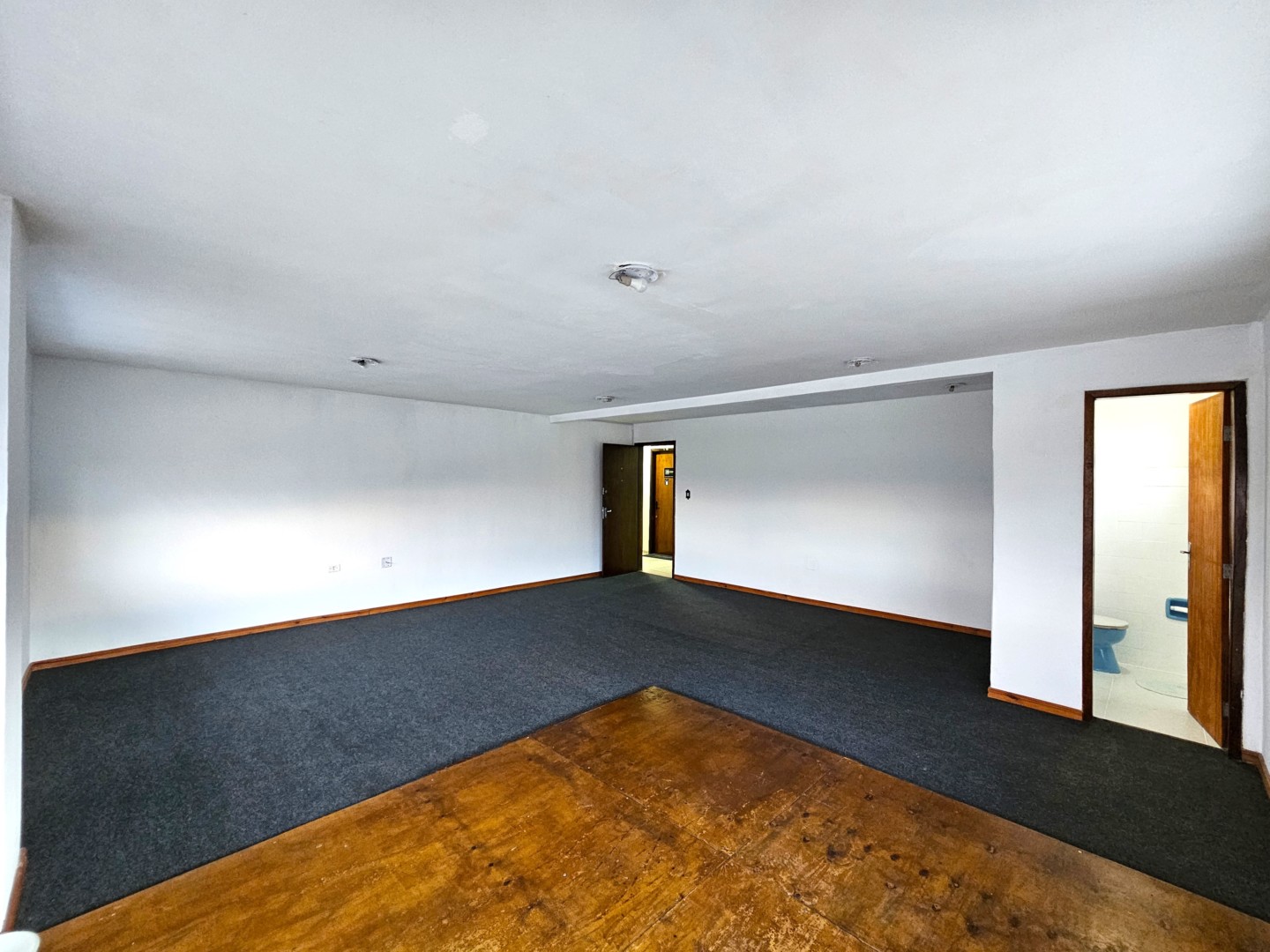 Conjunto Comercial para locacao no Boqueirao em Curitiba com 50m² por R$ 850,00