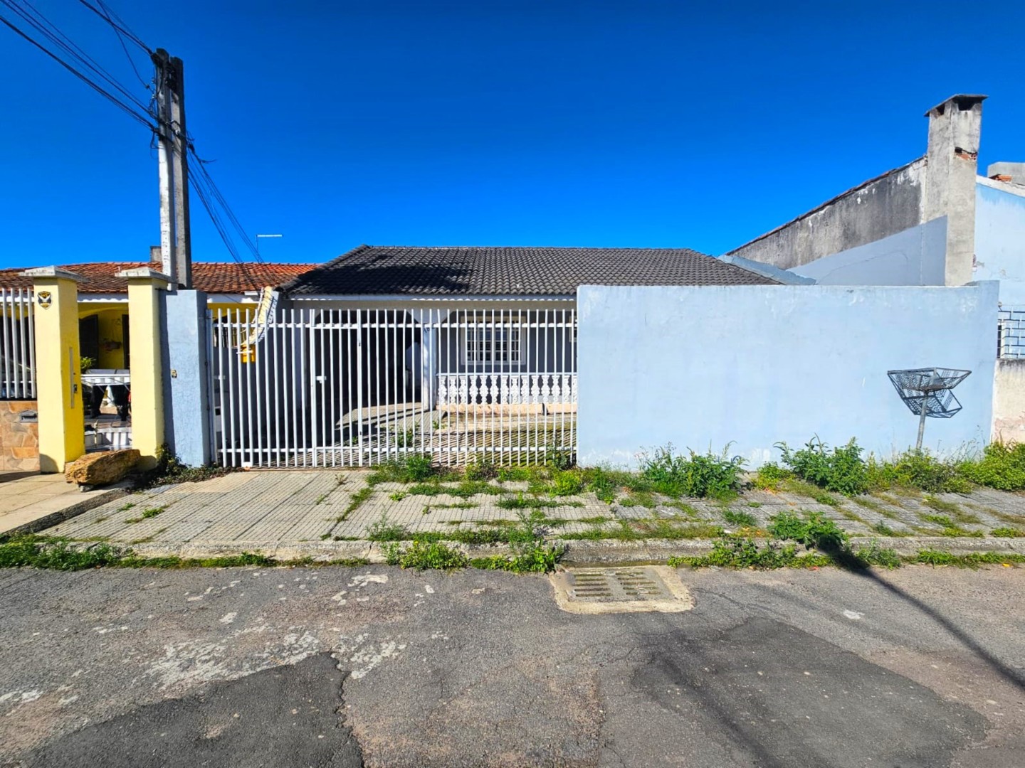 Casa Residencial para locacao no Uberaba em Curitiba com 140m² por R$ 2.000,00