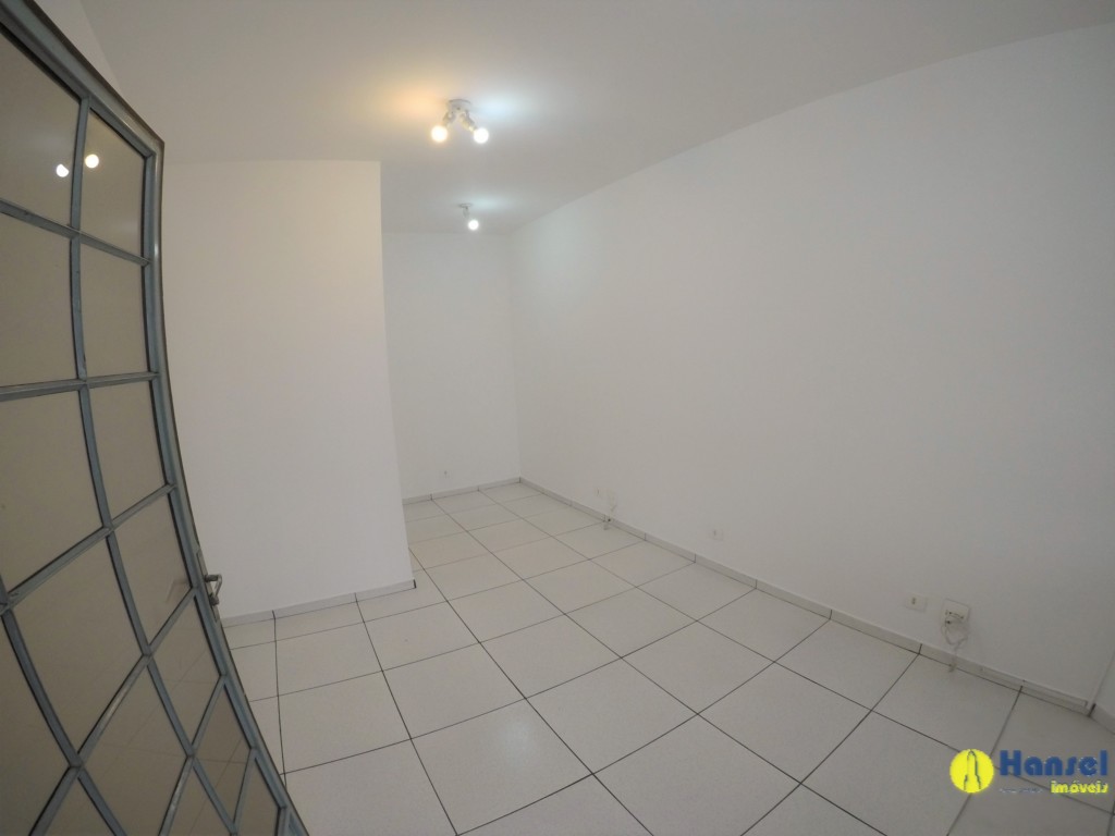 Conjunto Comercial para locacao no Uberaba em Curitiba com 18,36m² por R$ 650,00