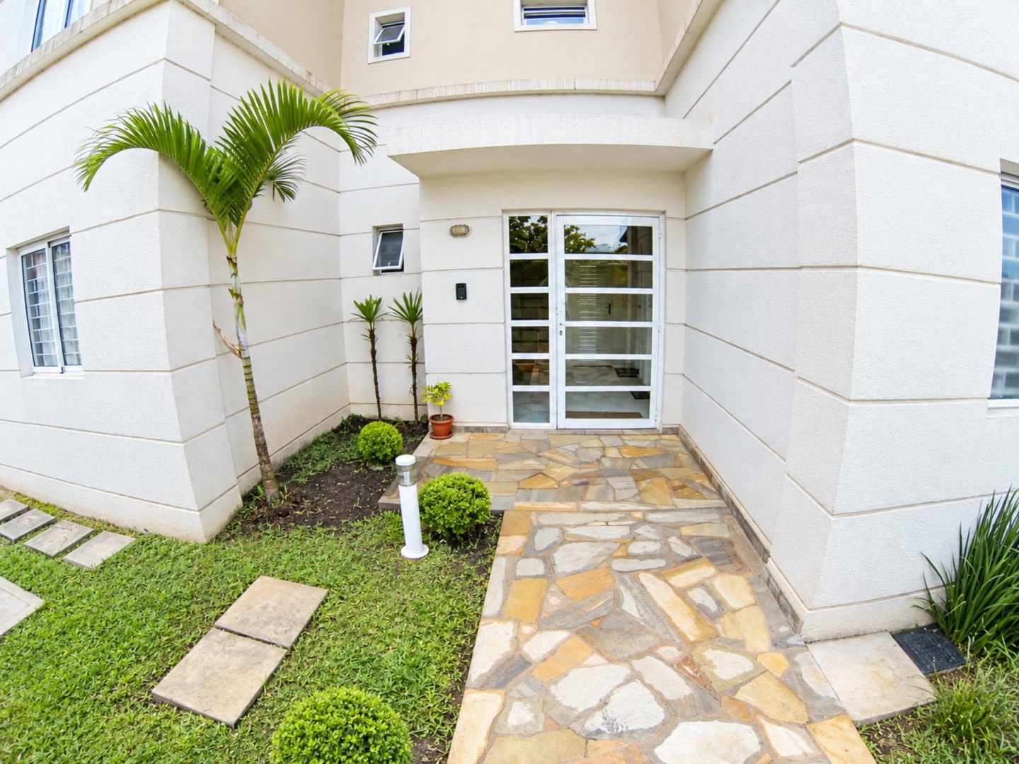 Apartamento para locacao no Boqueirao em Curitiba com 59,27m² por R$ 1.900,00