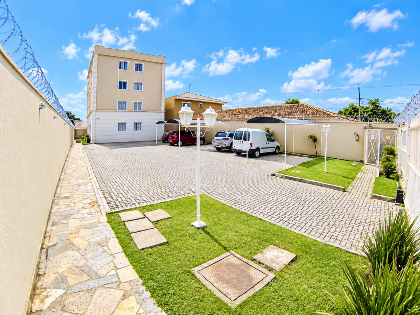 Apartamento para locacao no Boqueirao em Curitiba com 59,27m² por R$ 1.900,00