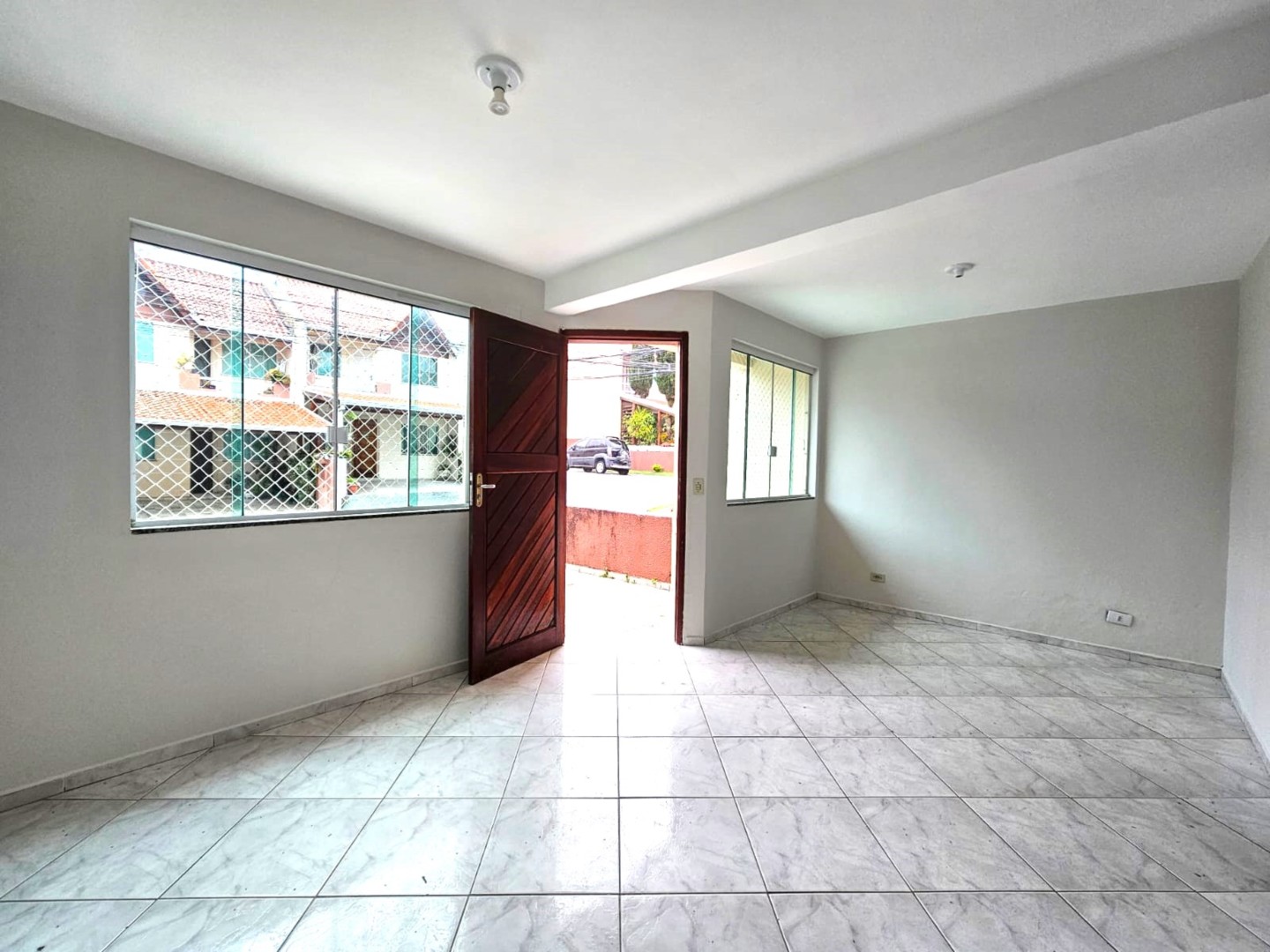 Sobrado para locacao no Alto Boqueirao em Curitiba com 90m² por R$ 2.100,00