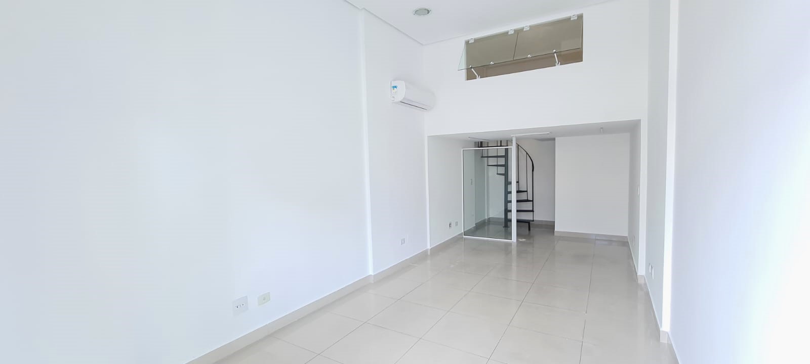 Loja para locacao no Novo Mundo em Curitiba com 30m² por R$ 1.500,00