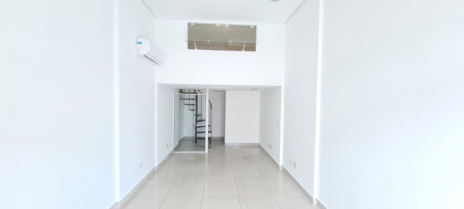 Loja para locacao no Novo Mundo em Curitiba com 30m² por R$ 1.500,00
