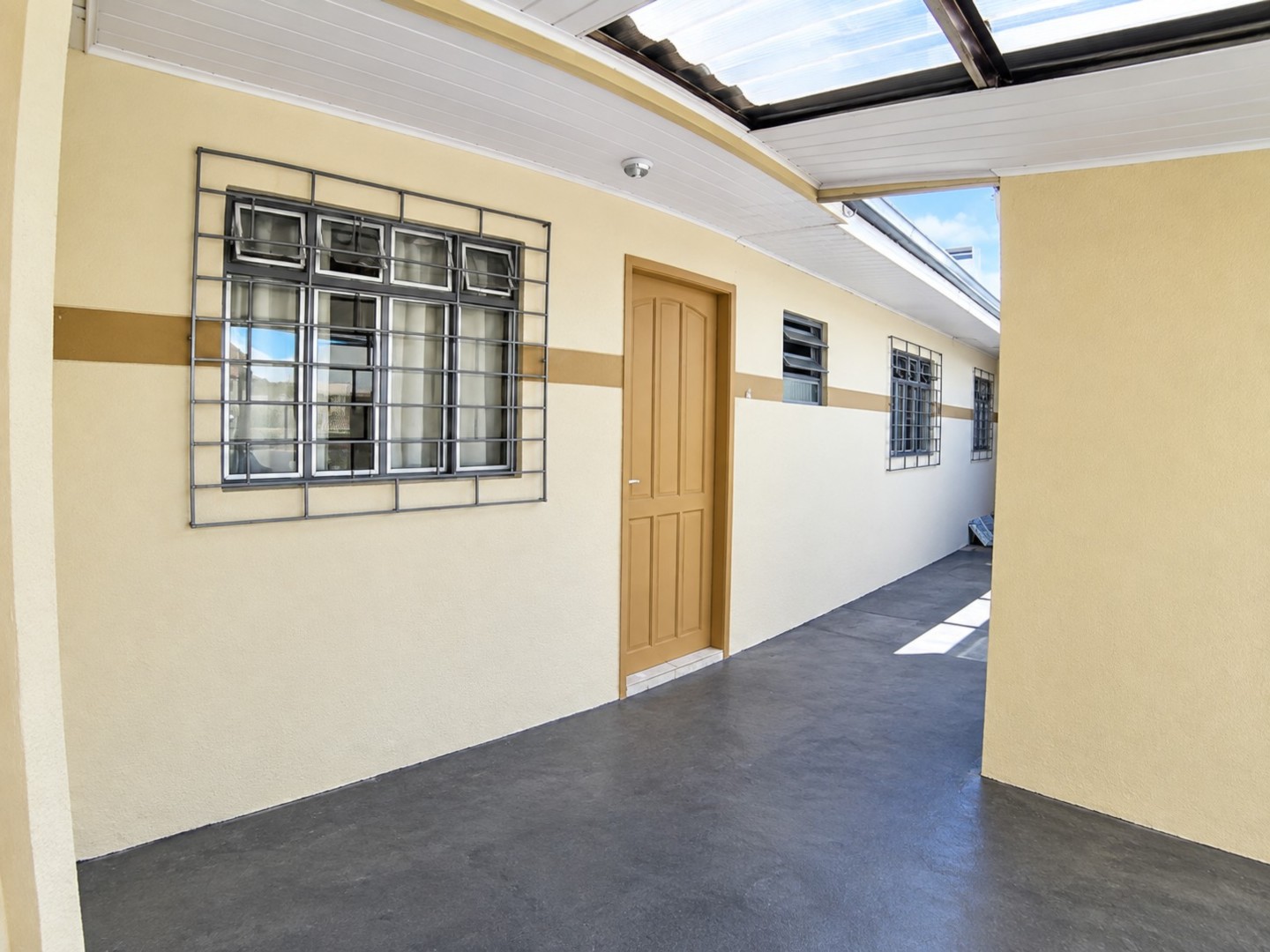 Casa Residencial para locacao no Xaxim em Curitiba com 75m² por R$ 2.280,00
