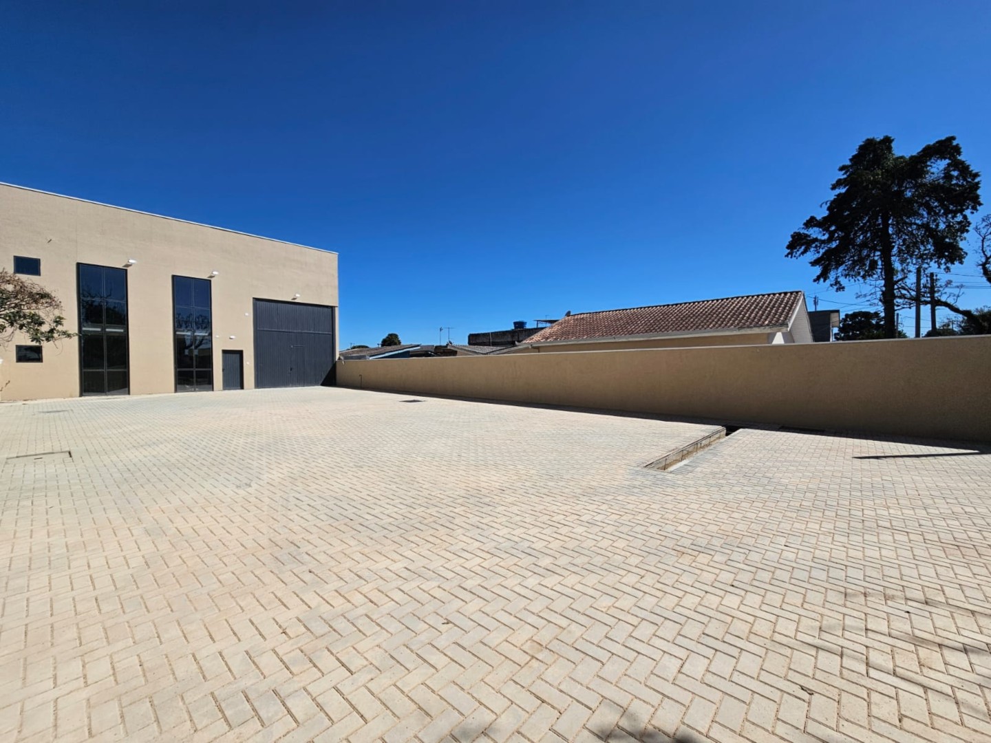 Barracão para locacao no Boqueirao em Curitiba com 770m² por R$ 9.700,00
