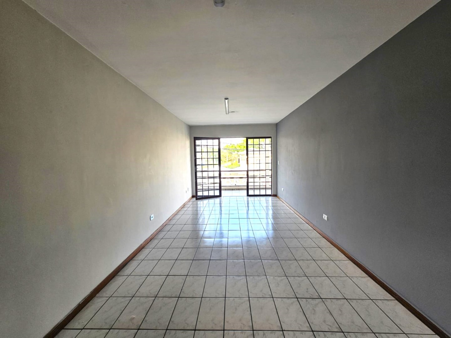 Conjunto Comercial para locacao no Boqueirao em Curitiba com 35m² por R$ 800,00