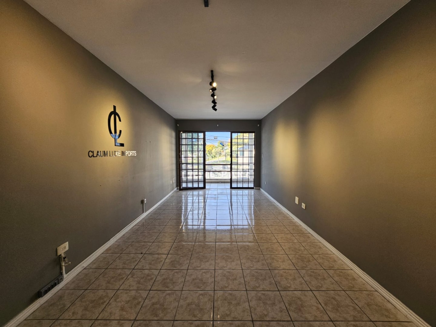 Conjunto Comercial para locacao no Boqueirao em Curitiba com 35m² por R$ 850,00