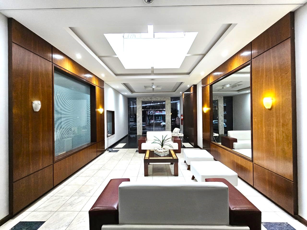 Apartamento para locacao no Centro em Curitiba com 61,51m² por R$ 1.750,00