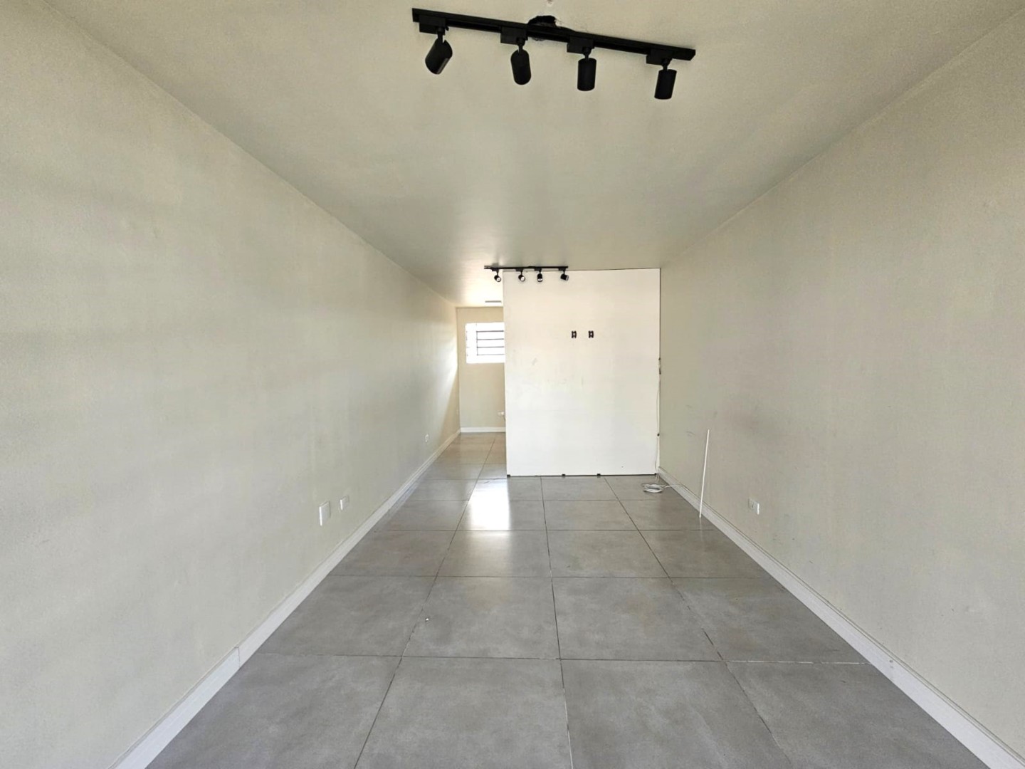 Conjunto Comercial para locacao no Boqueirao em Curitiba com 35m² por R$ 850,00