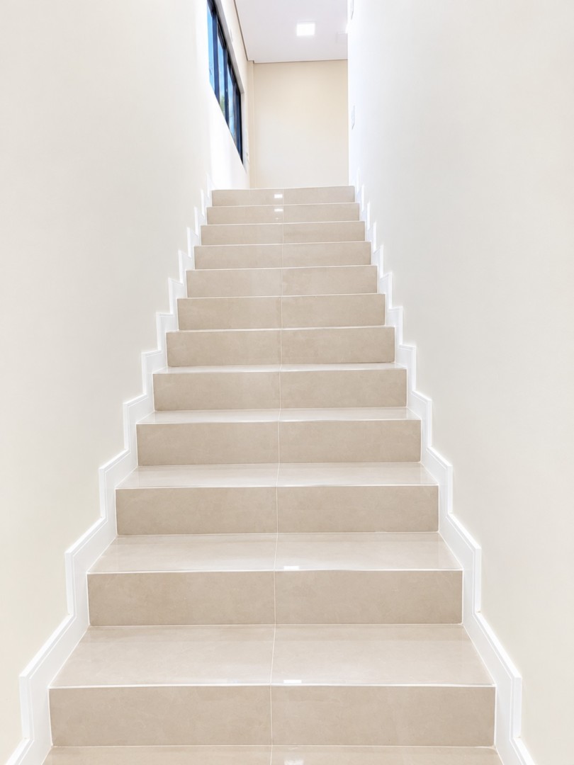 Escadaria Minimalista Iluminada.png