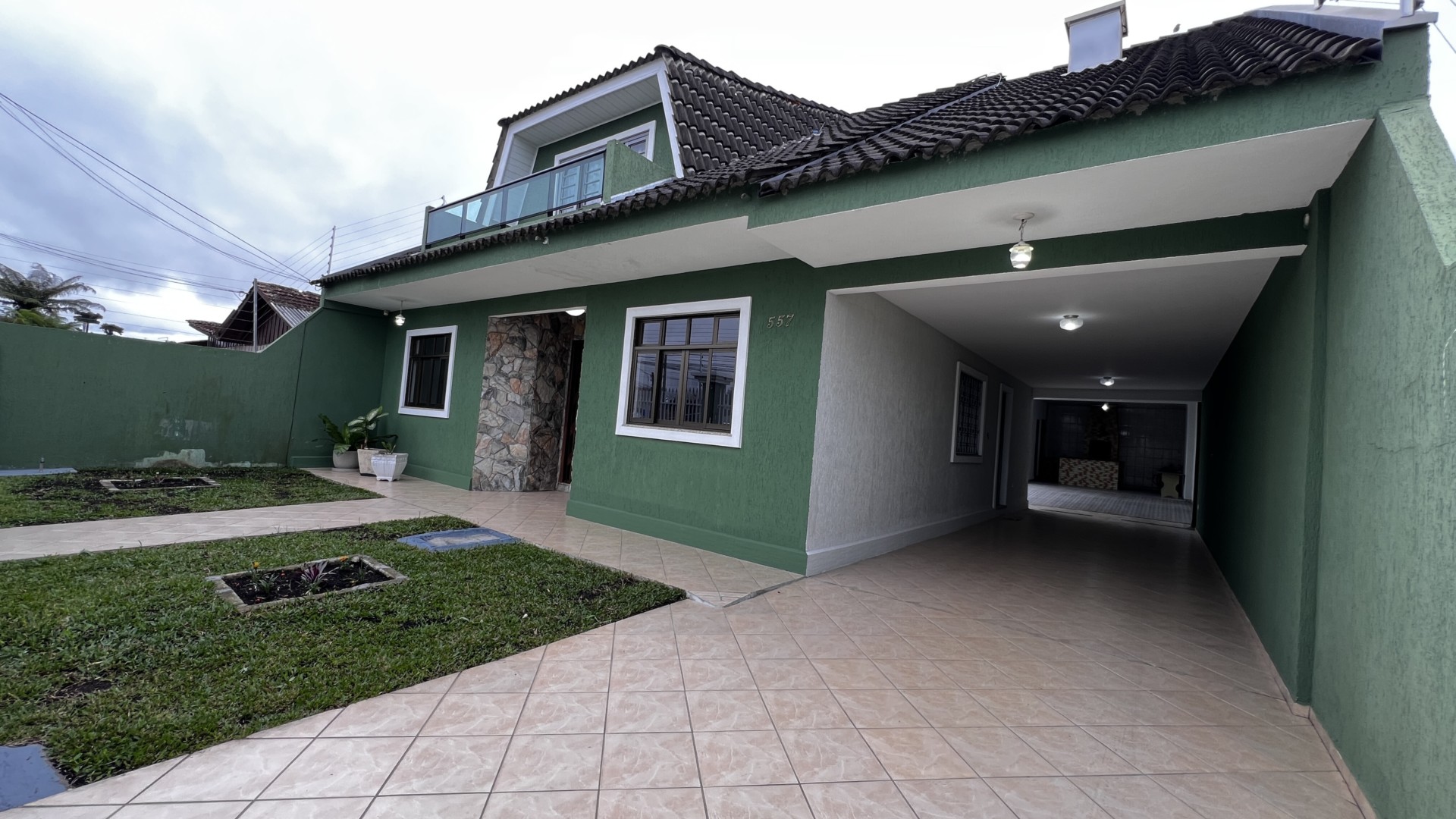 Casa Residencial para locacao no Xaxim em Curitiba com 270m² por R$ 4.650,00