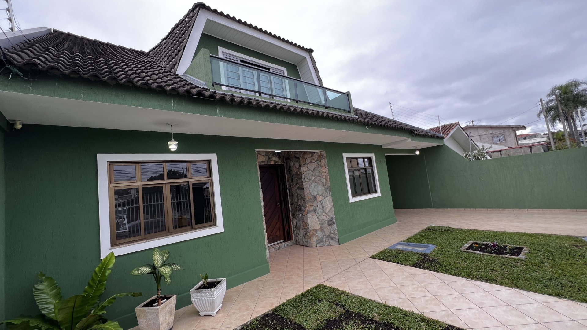 Casa Residencial para locacao no Xaxim em Curitiba com 270m² por R$ 4.650,00