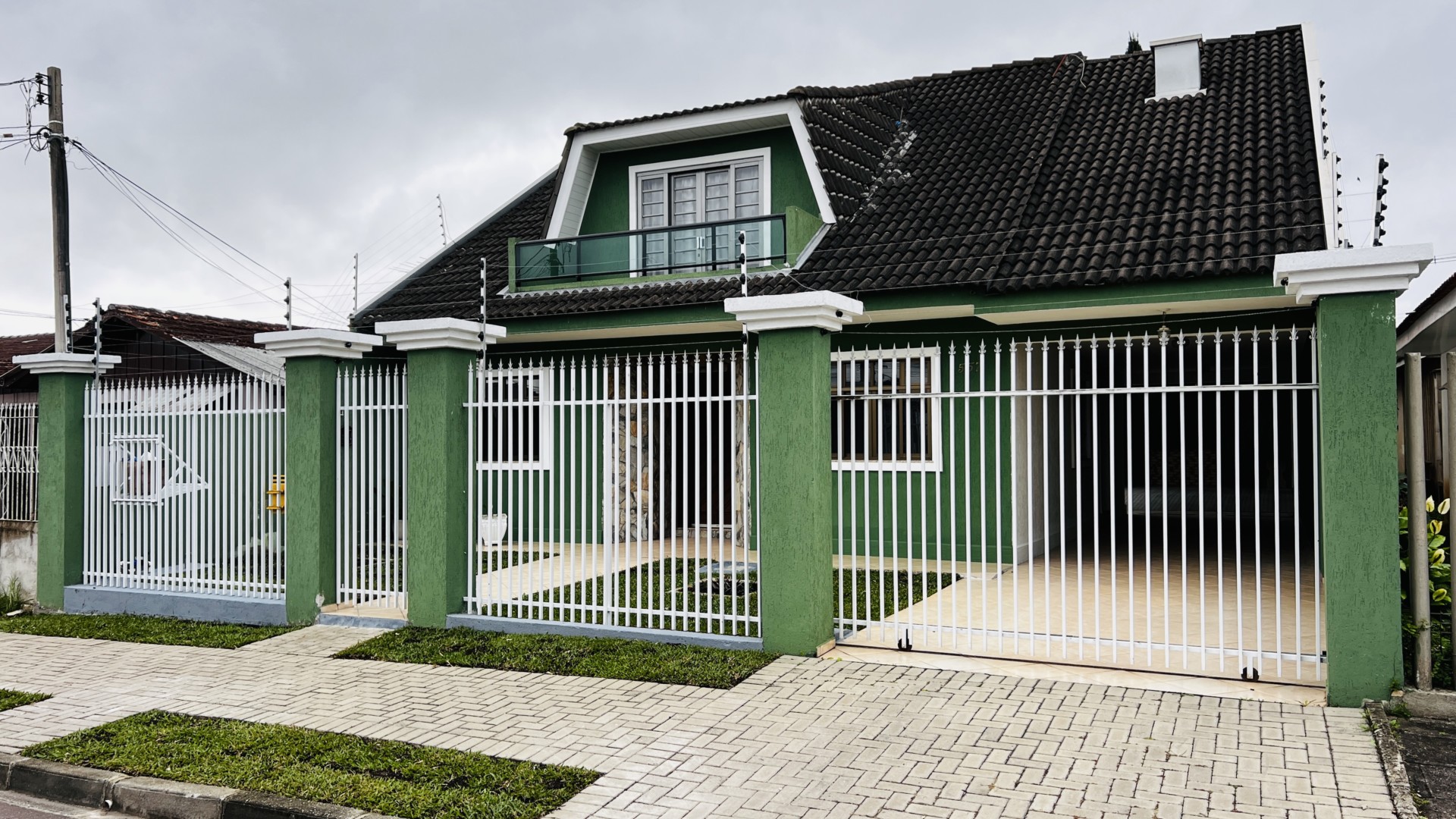 Casa Residencial para locacao no Xaxim em Curitiba com 270m² por R$ 4.650,00