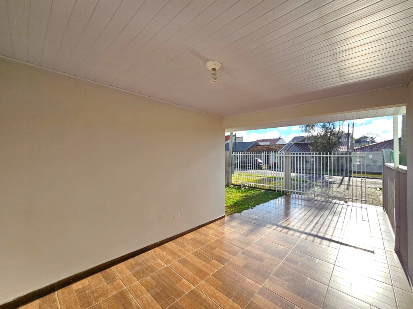 Casa Residencial para locacao no Jardim das Americas em Curitiba com 145m² por R$ 2.650,00