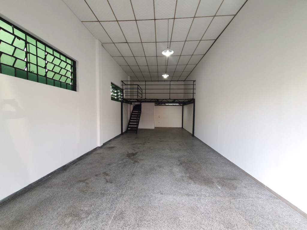 Loja para locacao no Boqueirao em Curitiba com 80m² por R$ 3.000,00