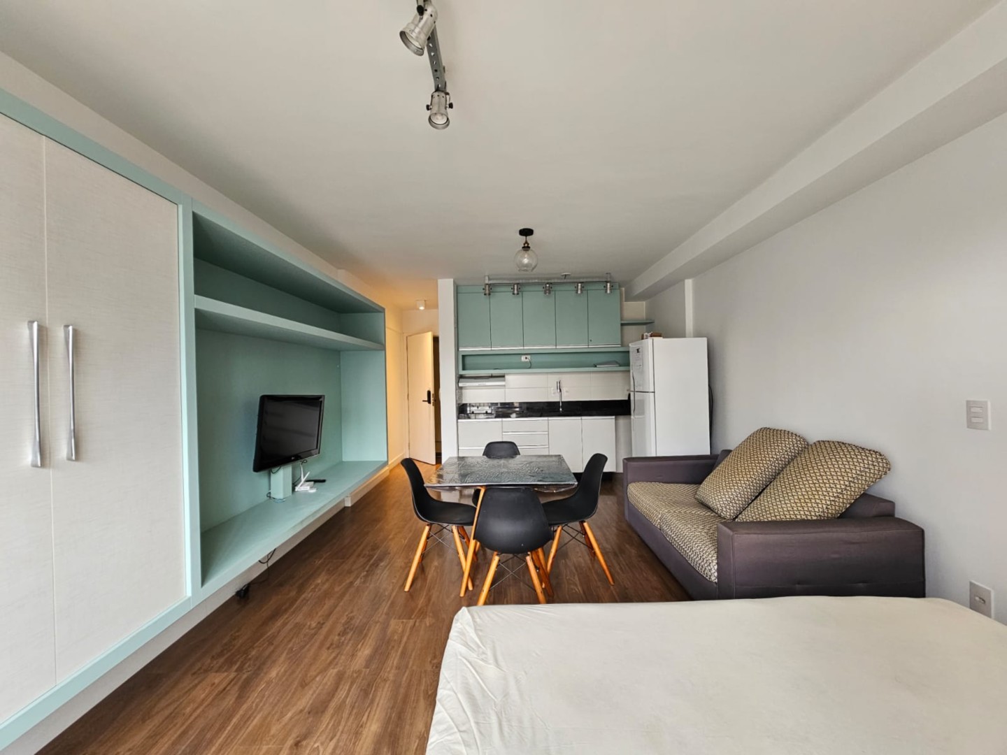 Apartamento para locacao no Centro em Curitiba com 0m² por R$ 1.950,00