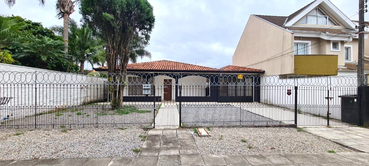 Casa Residencial para locacao no Hauer em Curitiba com 352,3m² por R$ 4.800,00