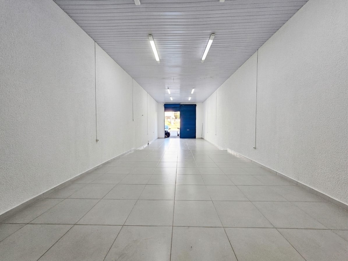 Loja para locacao no Xaxim em Curitiba com 87m² por R$ 2.250,00