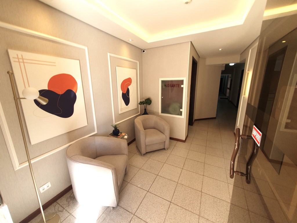 Apartamento para locacao no Cabral em Curitiba com 53m² por R$ 2.400,00