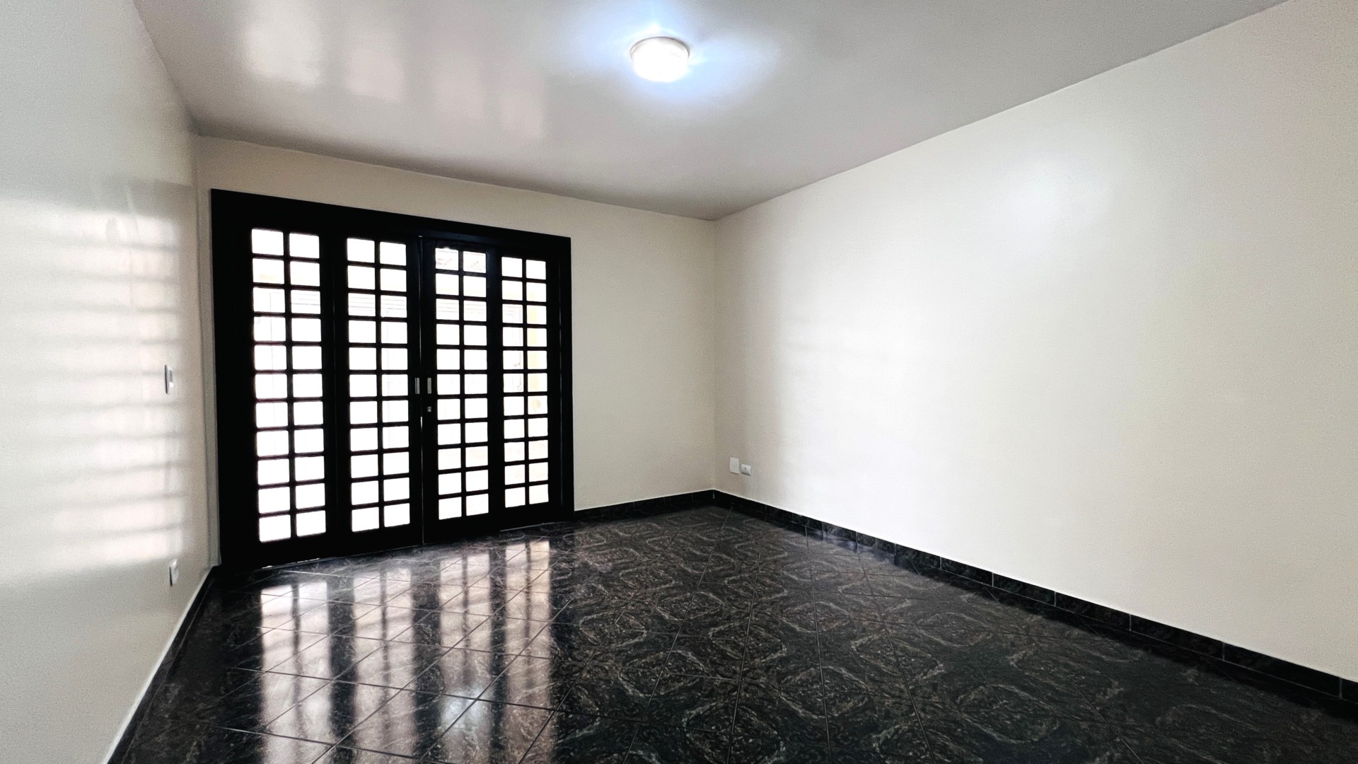 Sobrado para locacao no Boqueirao em Curitiba com 140m² por R$ 2.850,00