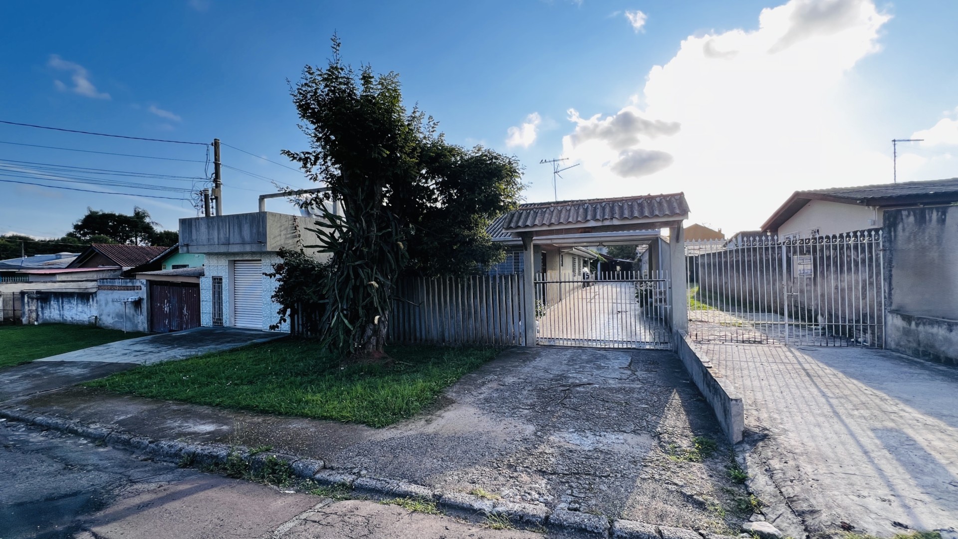 Casa Residencial para venda no Boqueirao em Curitiba com 770m² por R$ 1.300.000,00