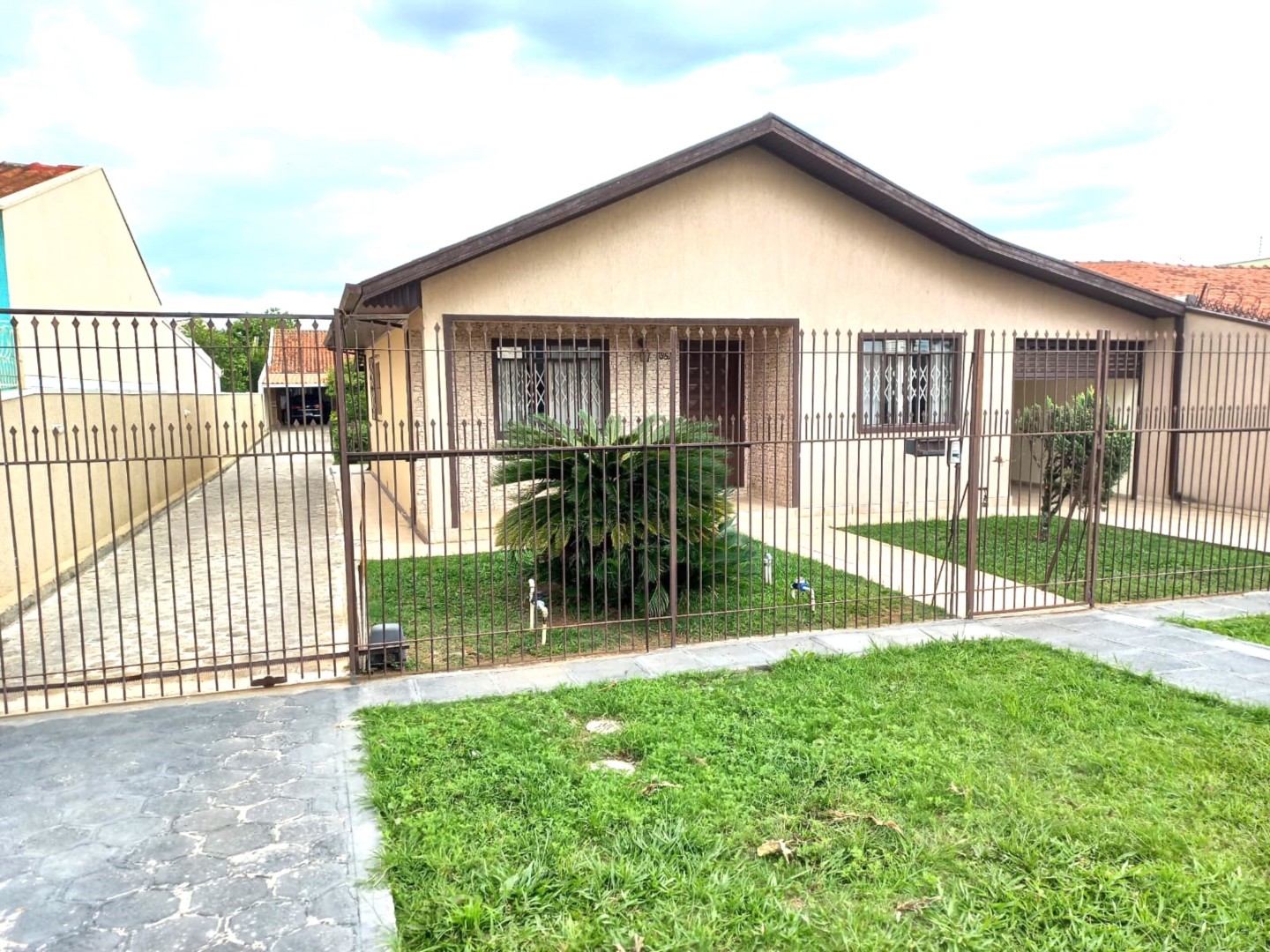 Casa Residencial para venda no Boqueirao em Curitiba com 770m² por R$ 1.250.000,00