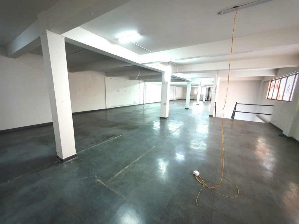 Conjunto Comercial para locacao no Boqueirao em Curitiba com 430m² por R$ 4.950,00