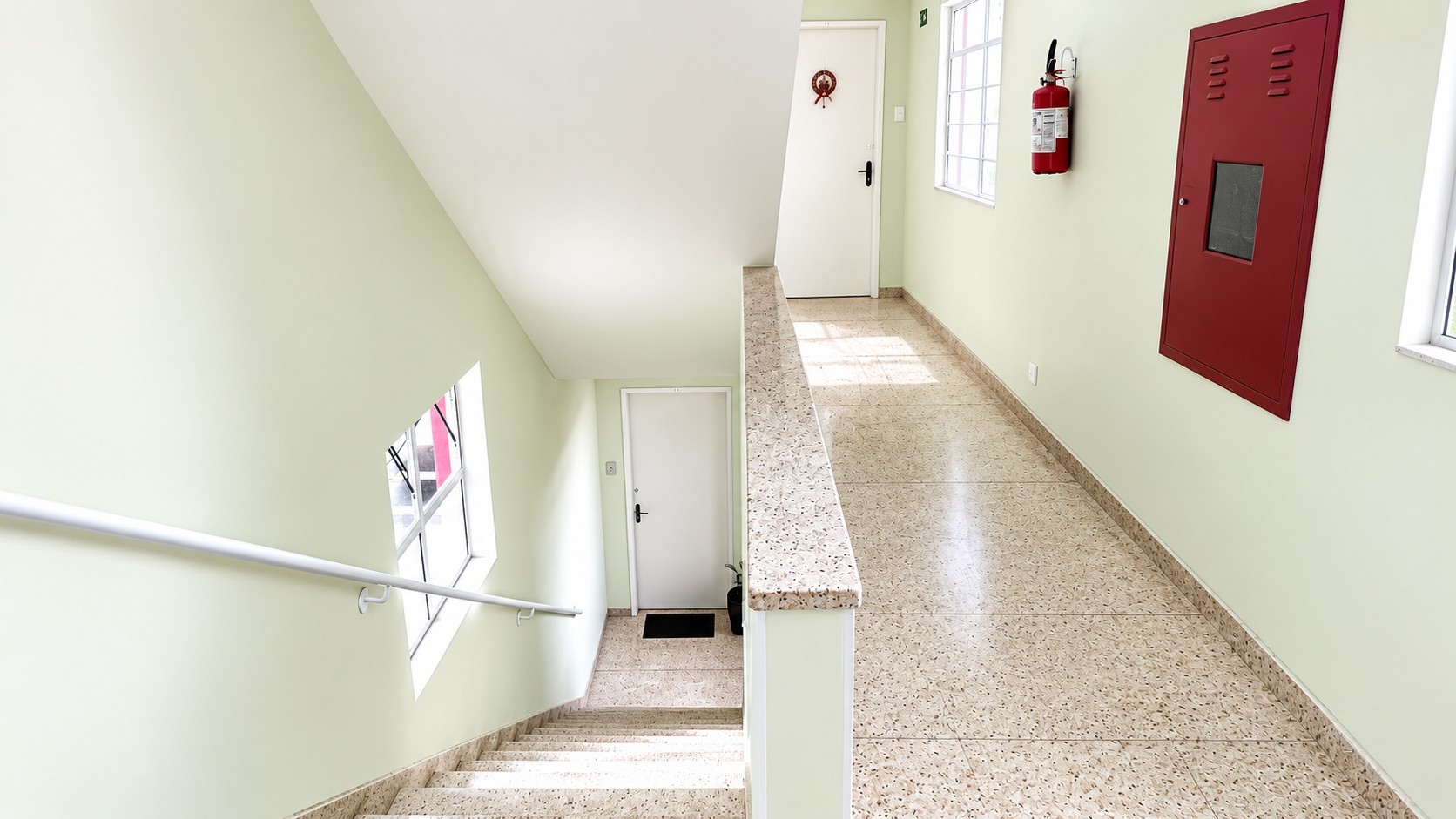Apartamento para locacao no Agua Verde em Curitiba com 93,09m² por R$ 1.850,00