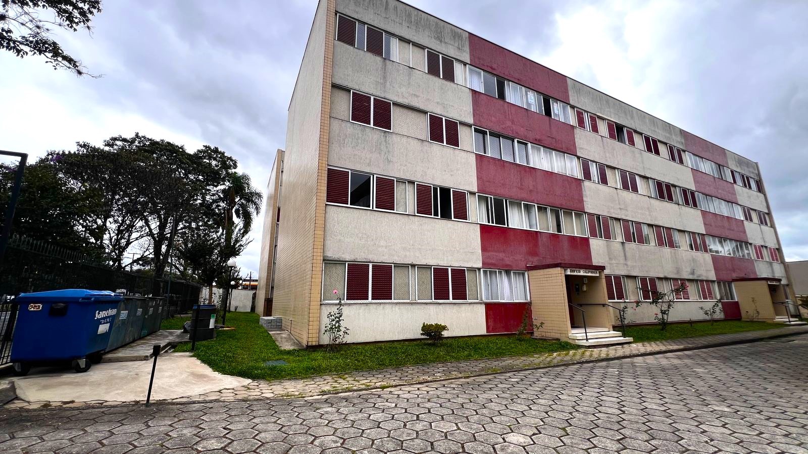 Apartamento para locacao no Agua Verde em Curitiba com 93,09m² por R$ 1.850,00