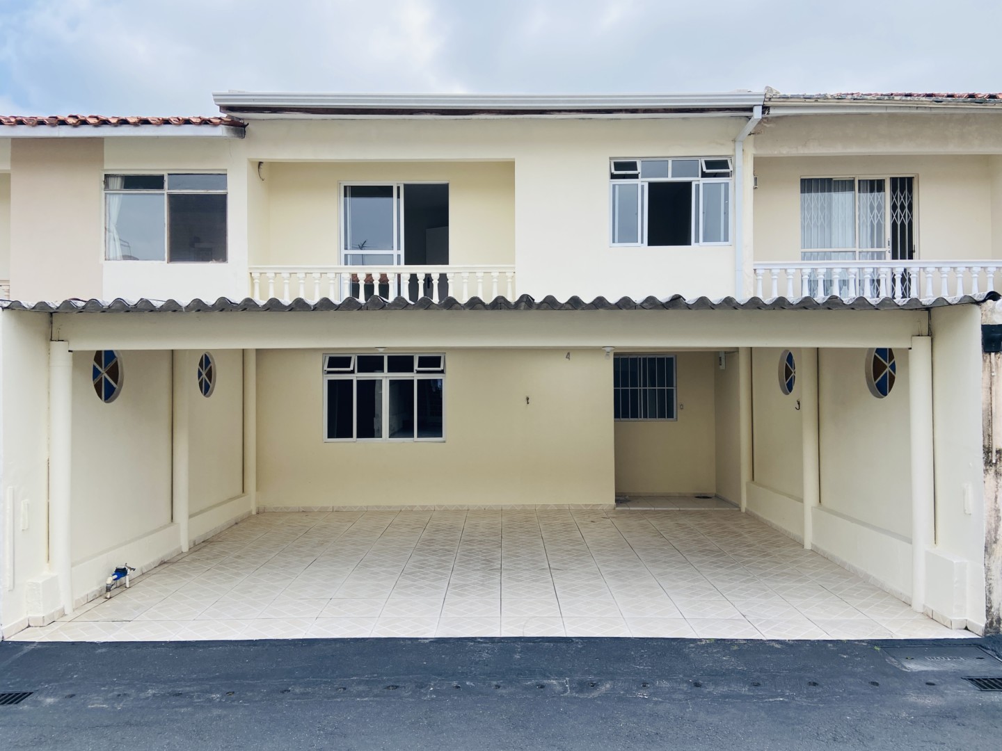 Sobrado para locacao no Boqueirao em Curitiba com 101,37m² por R$ 2.700,00