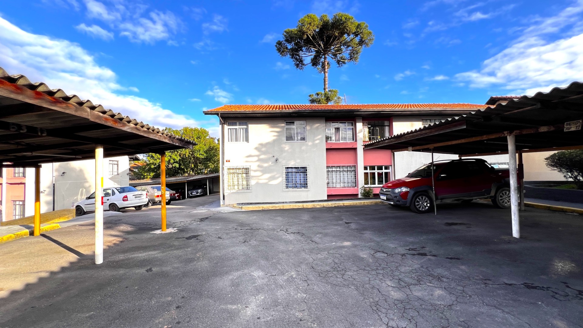 Apartamento para locacao no Sitio Cercado em Curitiba com 40,71m² por R$ 1.000,00