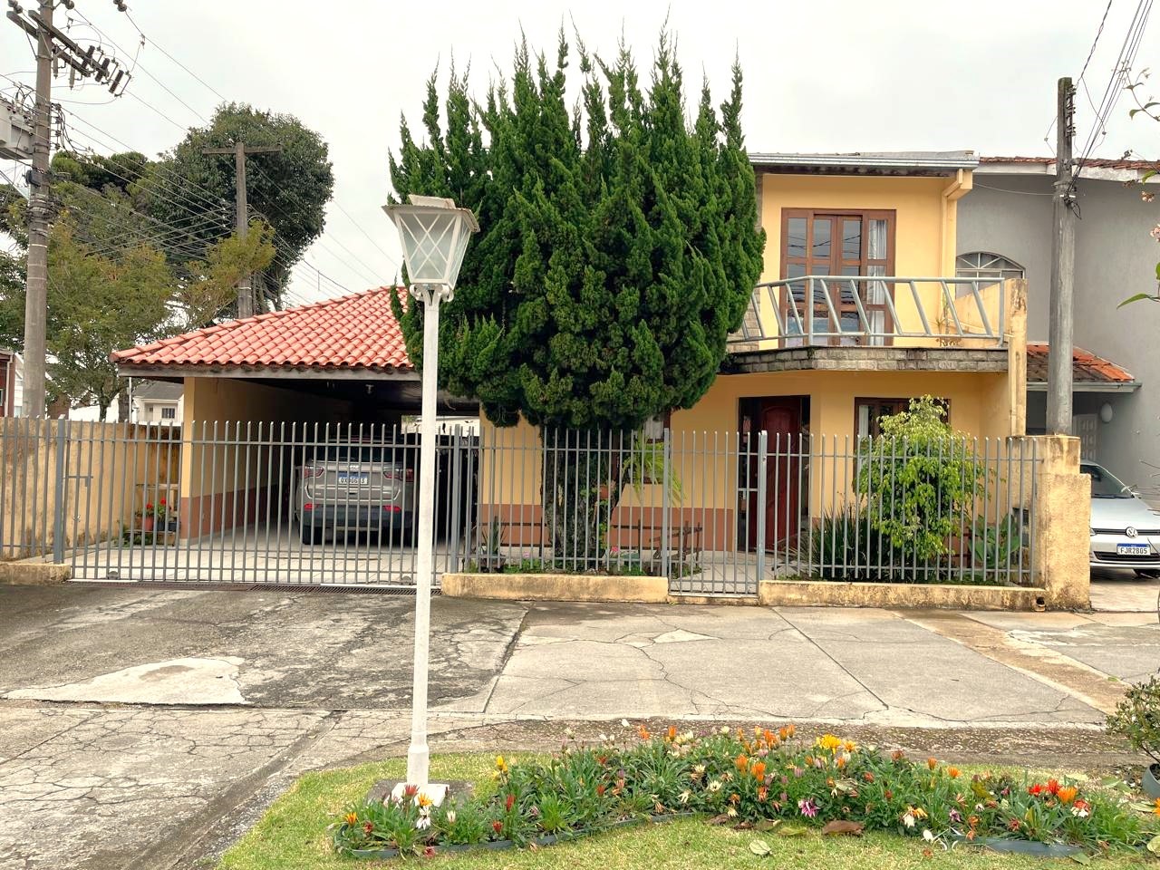 Sobrado para venda no Boqueirao em Curitiba com 213m² por R$ 650.000,00