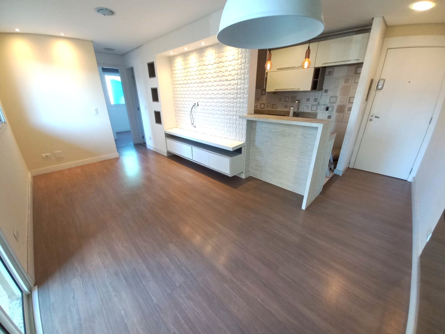 Apartamento para locacao no Capao Raso em Curitiba com 65,27m² por R$ 2.200,00