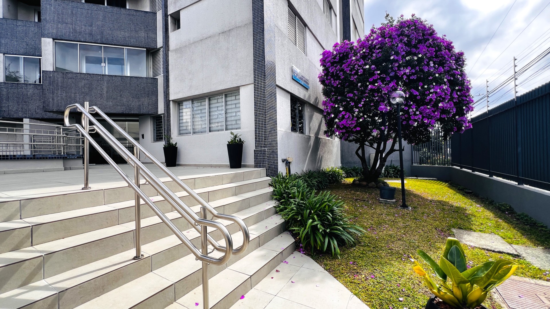 Apartamento para locacao no Agua Verde em Curitiba com 88,39m² por R$ 2.800,00