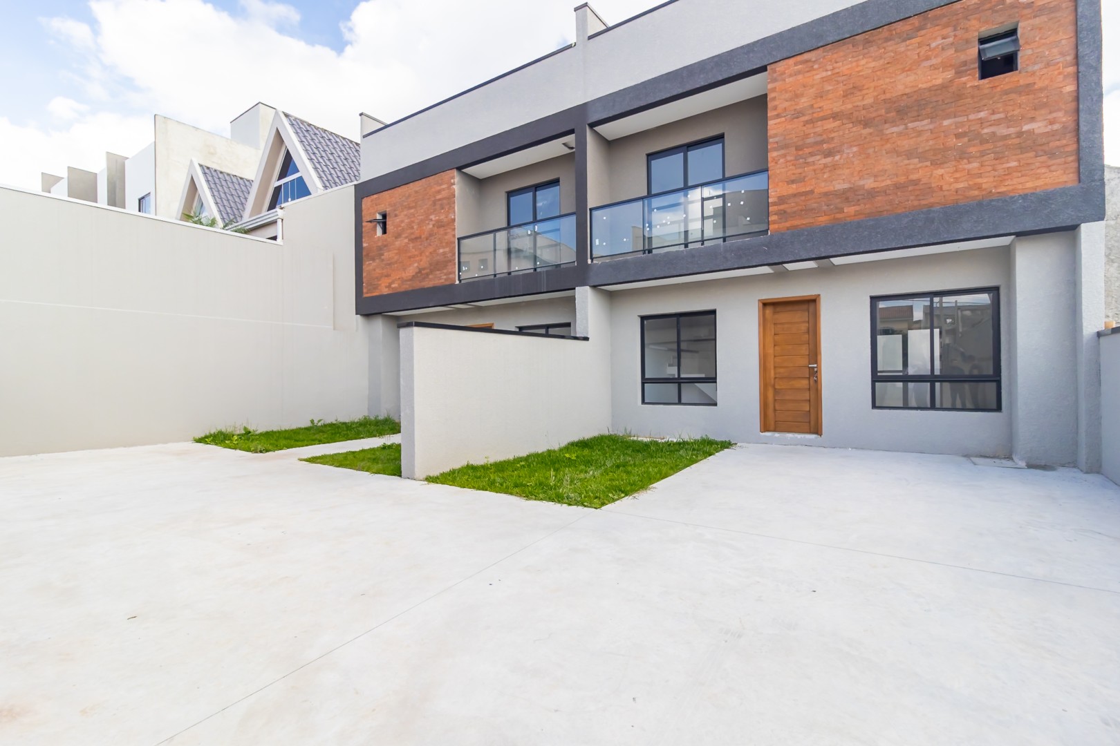 Sobrado para venda no Xaxim em Curitiba com 178m² por R$ 599.000,00