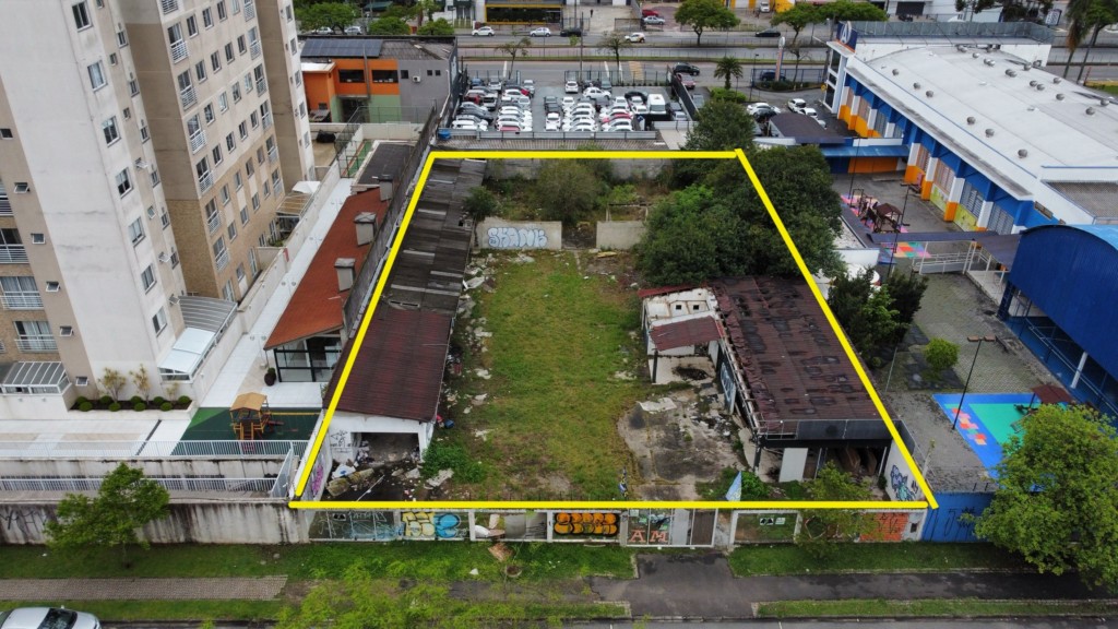Terreno para venda no Boqueirao em Curitiba com 1.440m² por R$ 1.990.000,00