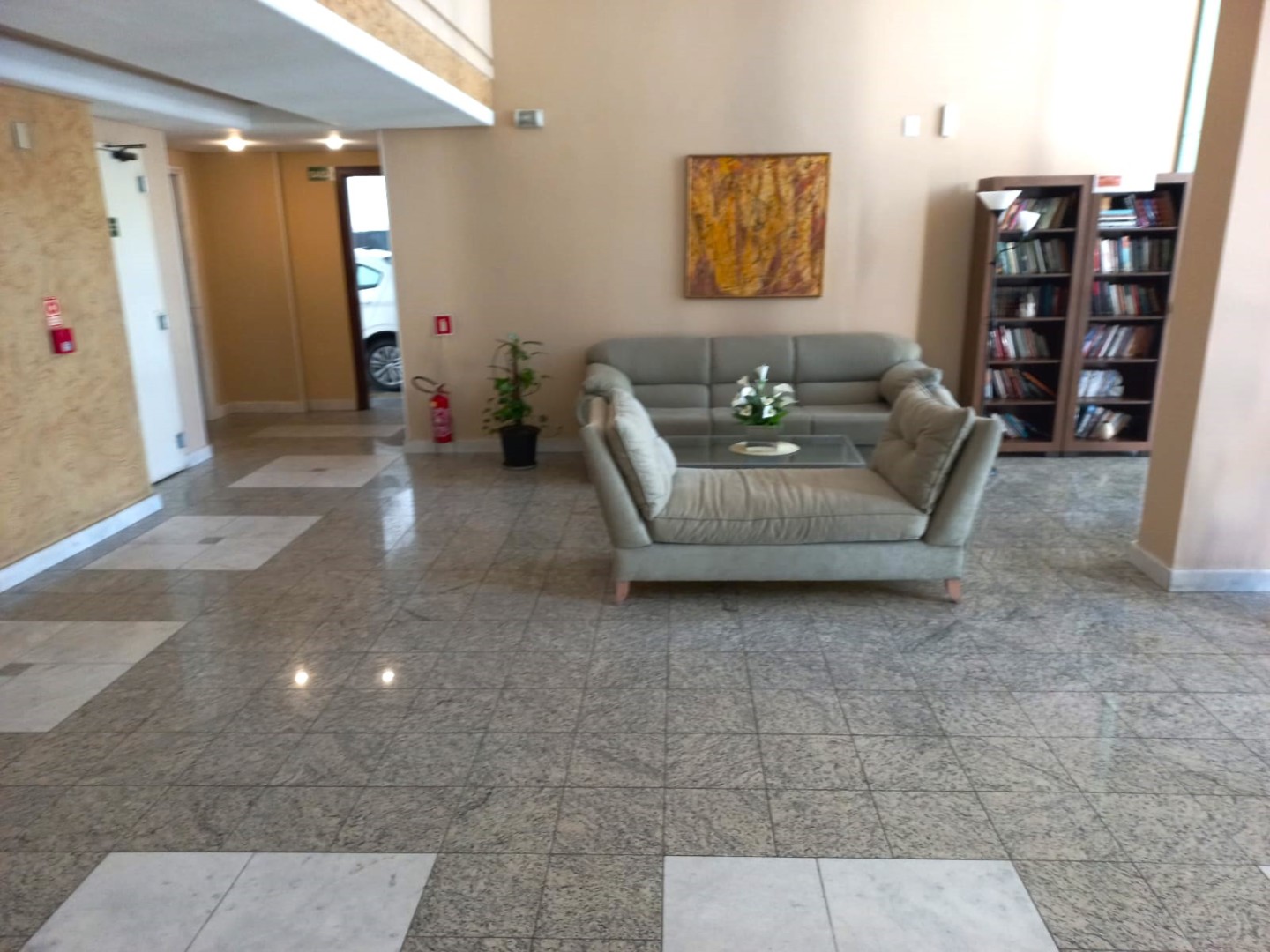 Apartamento para locacao no Centro em Curitiba com 92,07m² por R$ 2.000,00