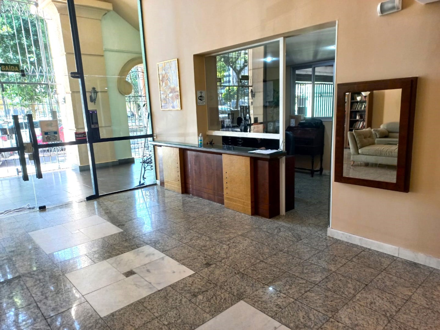 Apartamento para locacao no Centro em Curitiba com 92,07m² por R$ 2.000,00