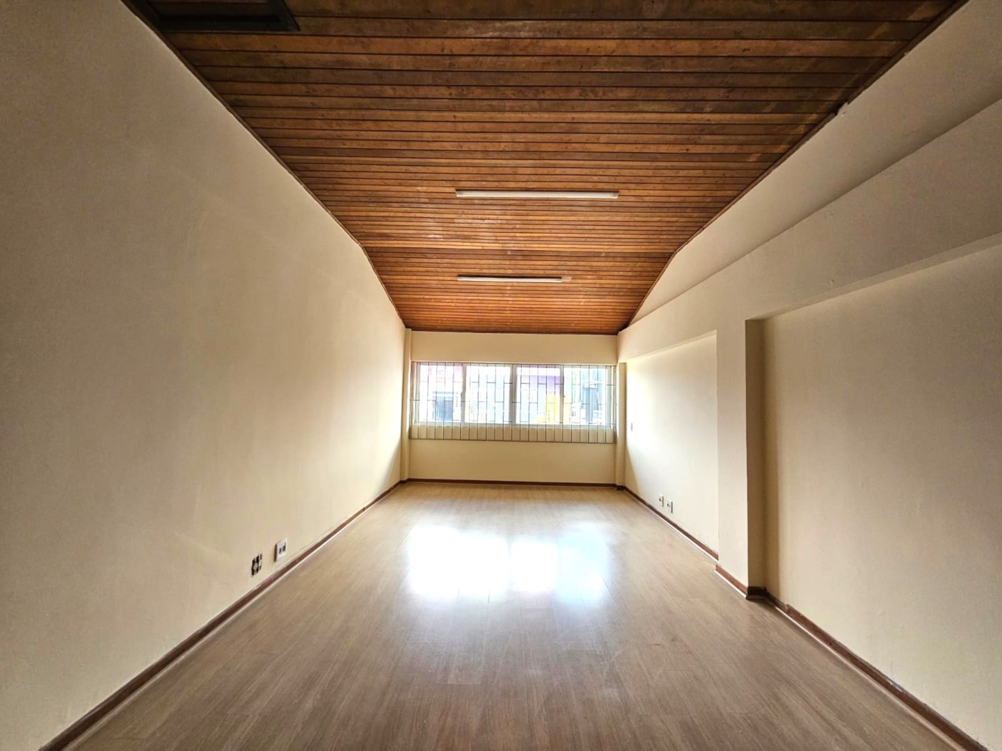 Conjunto Comercial para locacao no Boqueirao em Curitiba com 120m² por R$ 4.550,00