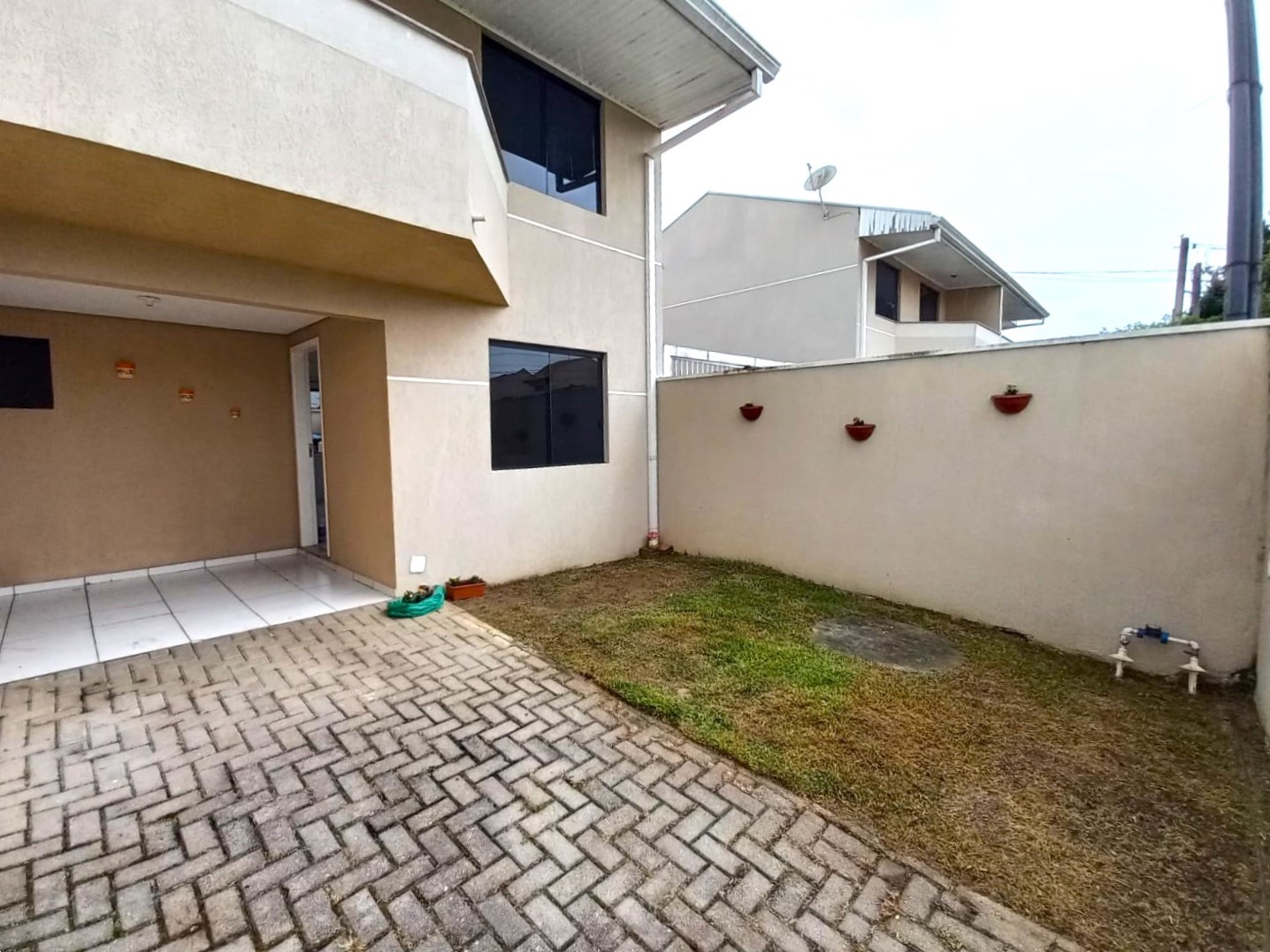 Sobrado para locacao no Alto Boqueirao em Curitiba com 82,09m² por R$ 2.190,00