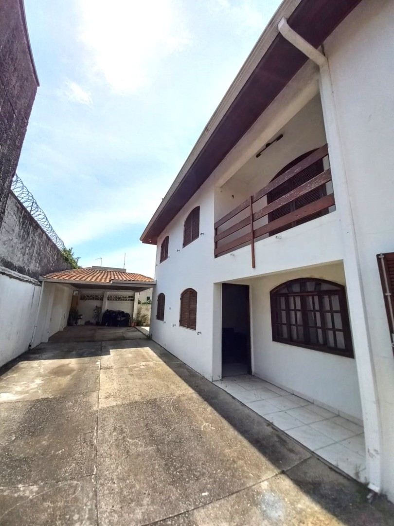 Sobrado para locacao no Boqueirao em Curitiba com 11.460m² por R$ 2.600,00