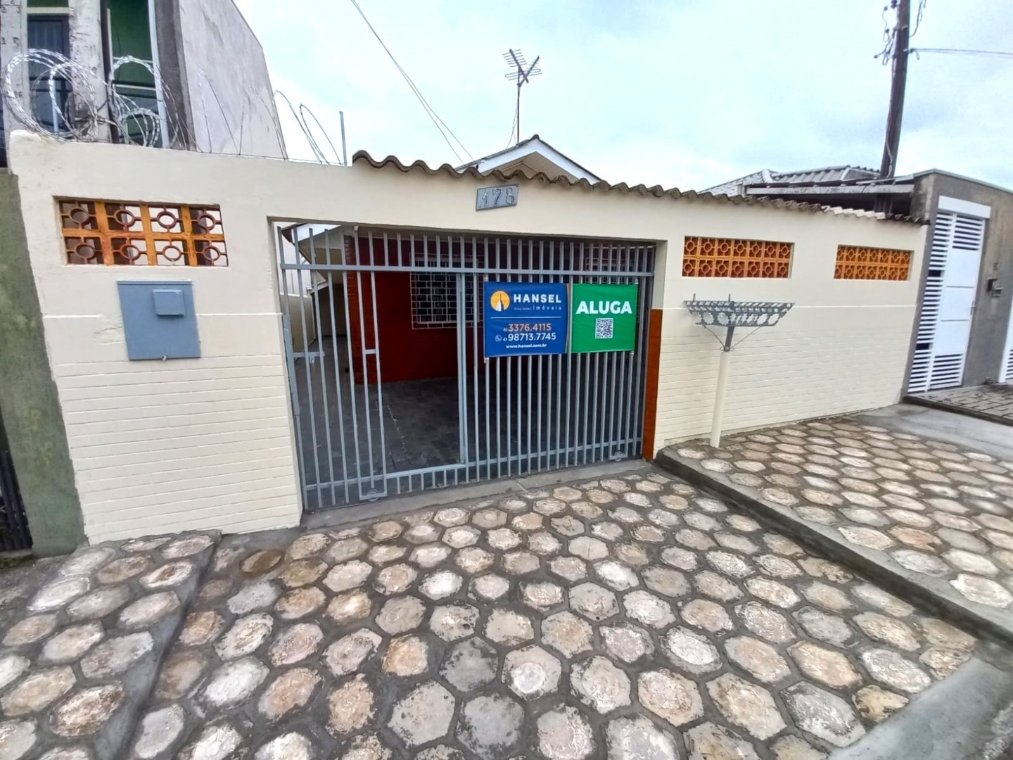 Casa Residencial para locacao no Sitio Cercado em Curitiba com 130m² por R$ 2.850,00