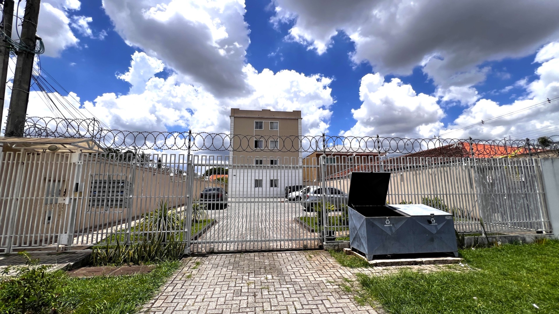 Apartamento para locacao no Boqueirao em Curitiba com 67,59m² por R$ 1.800,00