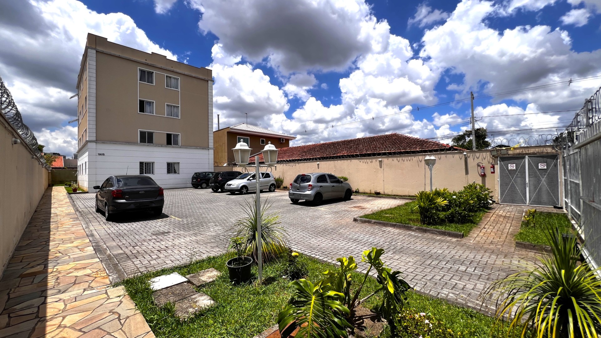 Apartamento para locacao no Boqueirao em Curitiba com 67,59m² por R$ 1.800,00